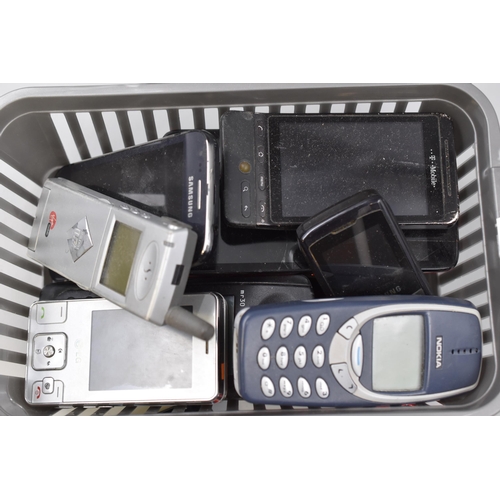 205 - A Selection of Mobile Phones For Spares or Repairs To Include Samsung, Nokia, Motorola, And More