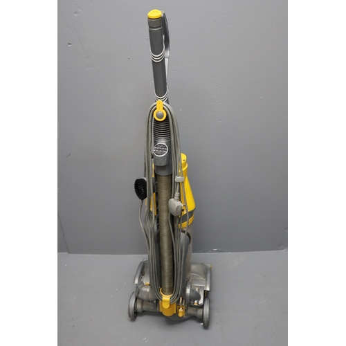 657 - Dyson Root 8 Cyclone Hoover powers on when tested. NO POSTAGE ON THIS ITEM