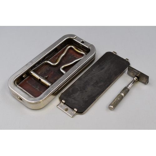 225 - Vintage 1927 Rolls Razor 