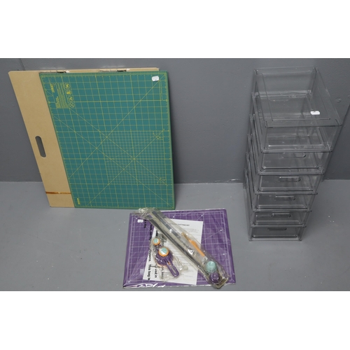 487 - 6 stackable clear acrylic drawers, an artist tote ( 22