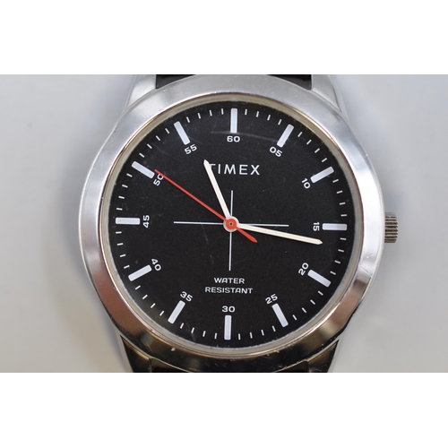 120 - Timex Water Resistant Quartz Gents Watch (Working)