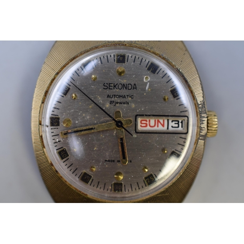 49 - Sekonda Automatic 27 Jewels Day / Date Gents Watch complete with Leather Strap (Working)