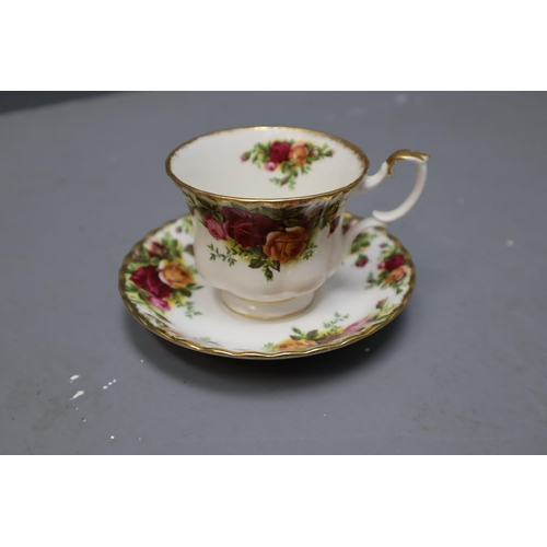 368 - Royal Albert Old Country Roses tea set to include tea pot, milk jug, sugar bowl and 7 cups, saucers ... 