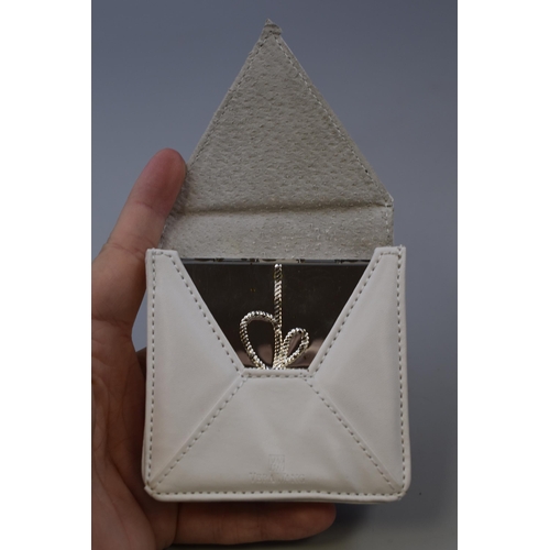 Vera Wong  LOVE KNOTS パースミラー Boxed Designer Vera Wang Wedgwood Love Knots Compact Mirror with