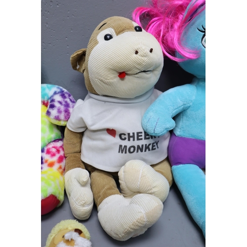 801 - A Selection of Soft Toys To Include Choo Choo Pooh, Winnie The Pooh Grandfather Frost, Build A Bear,... 