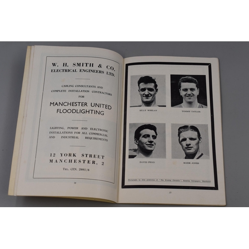 206 - 1958 MANCHESTER UNITED SUPPORTERS MEMORIAL HANDBOOK Sixty page handbook covering tributes and photos... 