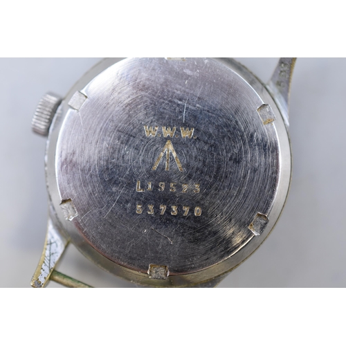 24 - A WWII Military Issue Dirty Dozen Record Mechanical Watch (L9123), With Broad Military Arrow. In Wor... 