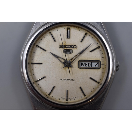 70 - Seiko 5 17 Jewel Automatic Gents Day / Date Watch with Leather Strap (Working)