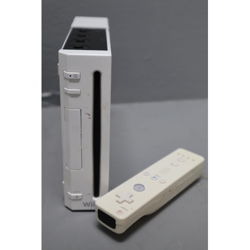 577 - Nintendo Wii (powers on when tested) with leads and one controller