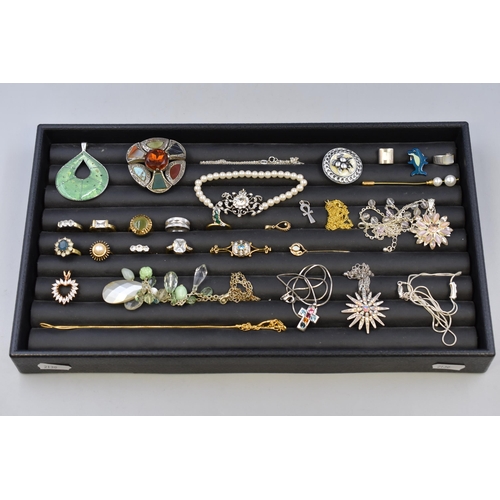 128 - Selection of Rings, Scottish Broach, Necklaces, Pendants and More Inclduing Silver