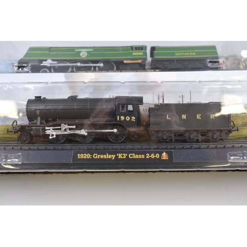 638 - Collection of model train display stands with engines - 1946 SR 4-6-2 NO.21C151 Winston Churchill, 1... 