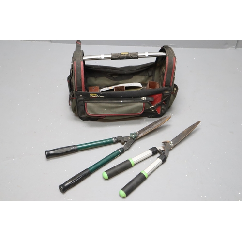 655 - Stanley Tool Pouch containing a Selection of Tools and Acessories