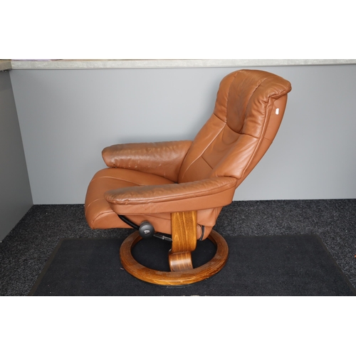 680 - Very Fine Quality Stressless Ekornes Four Seat Recliner Suite with Matching Stool Both Chairs have R... 