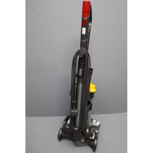 682 - Dyson DC33 Bagless Vacuum Cleaner (Working). NO POSTAGE