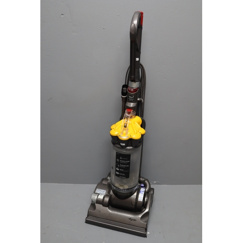 682 - Dyson DC33 Bagless Vacuum Cleaner (Working). NO POSTAGE