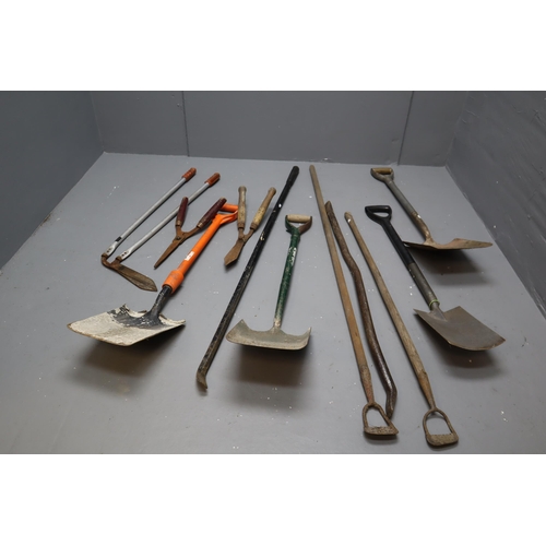 720 - Large job lot of gardening tools to include: shovels, bars and more. NO POSTAGE