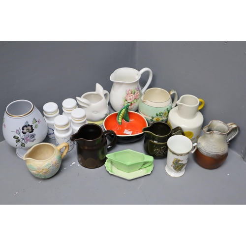 885 - Random job lot of ceramics to include jugs and more (some a/f)