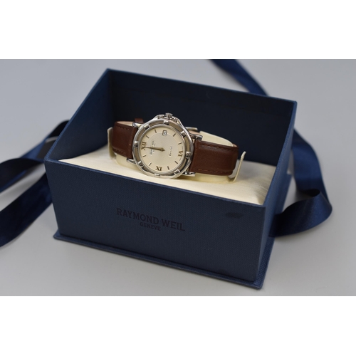 44 - A Raymond Weil Geneve Parsifal Gents Quartz Watch, With Leather Strap and Champagne Face. With Origi... 