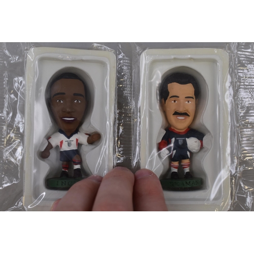 571 - 8 Corinthian Football figurines to include: Di Matteo, Maldini, Zola, Ince, Vieira, Hendry and two S... 