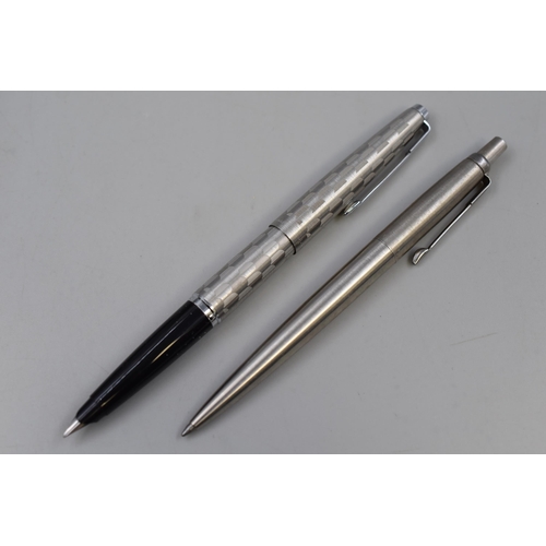 197 - Two Vintage Parker Pens, one is in Original Display Box