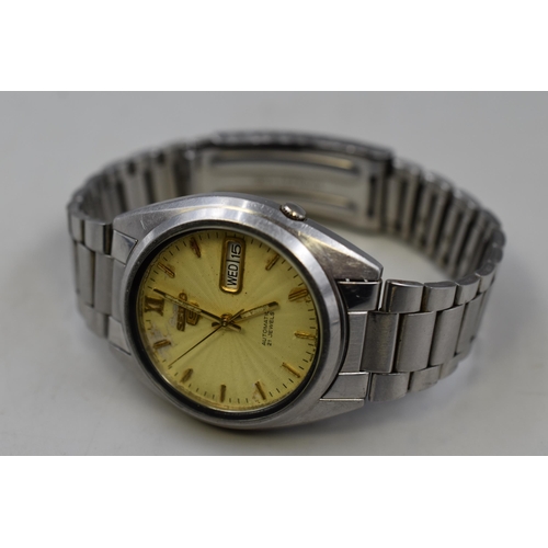 64 - Seiko 5 21 Jewels Automatic Day / Date Gents Watch (Working)