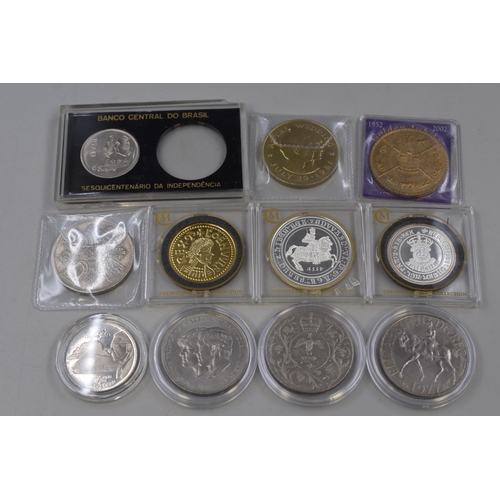 113 - Selection of 10 Mixed Coins including Crowns, and Commemorative Medallions