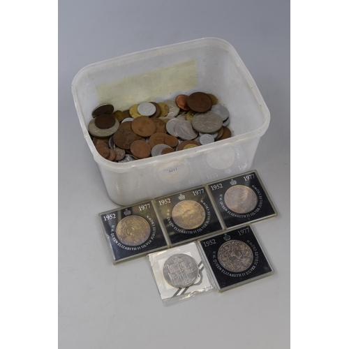 144 - A mixed box of coins to include: H.M. Queen Elizabeth II Silver Jubilee Crown, National Westminster ... 