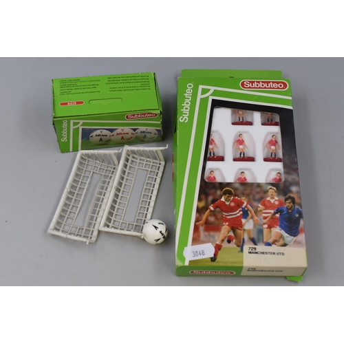 152 - Subbuteo Manchester Utd (729) Team with 3 Balls and two Nets