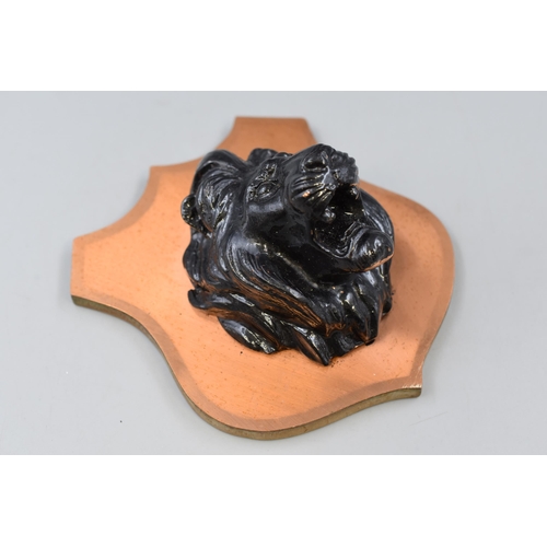 180 - Lion on a pure copper plaque