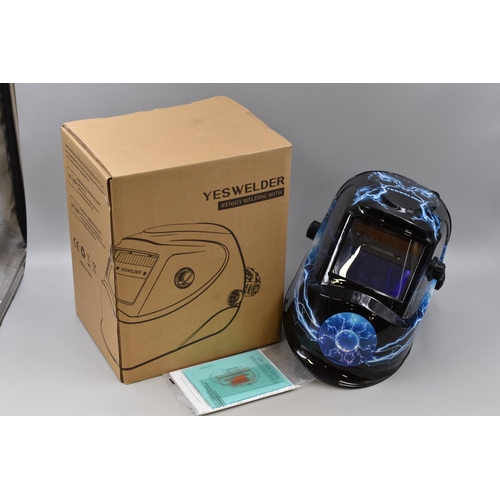 704 - YESWELDER Large Viewing Solar Powered Auto Darkening Welding Helmet with Original Box