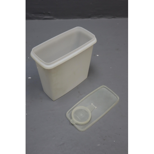 836 - Job lot of vintage Tupperware to include a bread bin and more