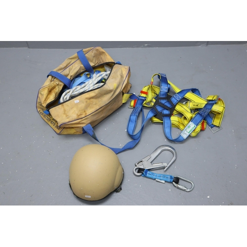 711 - Full body saftey harness, helmet, rop and other accessories