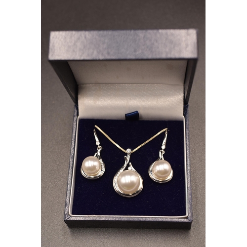 38 - A Pearl Stoned 925. Silver Jewellery Set, in Presentation Box (Pair of Earrings, And Pendant Necklac... 