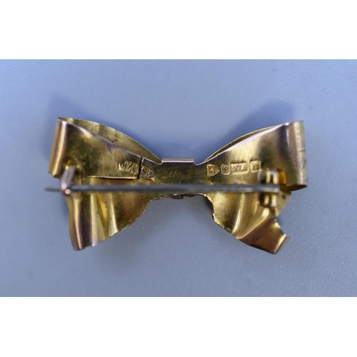 62 - A Hallmarked 9ct Chester Gold Bow Brooch, Circa 1948. Weighs Approx 2g. AF