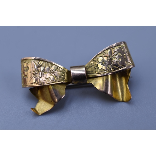 62 - A Hallmarked 9ct Chester Gold Bow Brooch, Circa 1948. Weighs Approx 2g. AF