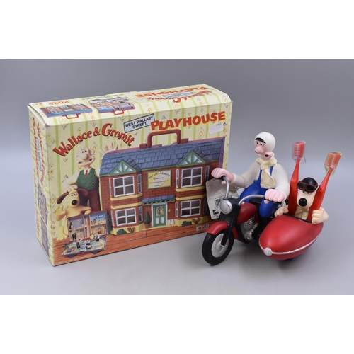 251 - A Boxed Wallace & Gromit West Wallaby Street Playhouse, With Wallace & Gromit Toothbrush Hol... 