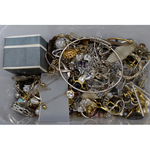 125 - Selection of Unsorted Jewellery Including Silver Necklace, Pearl Earrings, Silver Locket Necklace an... 