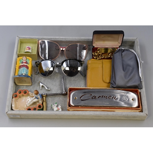 134 - A mixed tray to include: A digital camera, a thimble, a harmonica and more