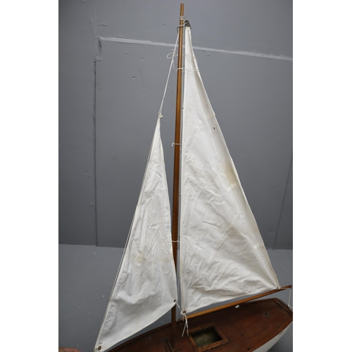 375 - Vintage Model Sailing Yacht Hull and Sails on stand Condition shown in pictures 29