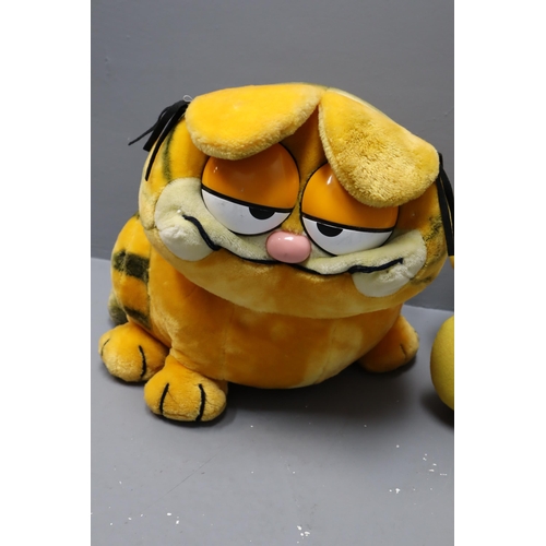 767 - Official Garfield and Winnie Collectors Soft Toys (Tallest 22