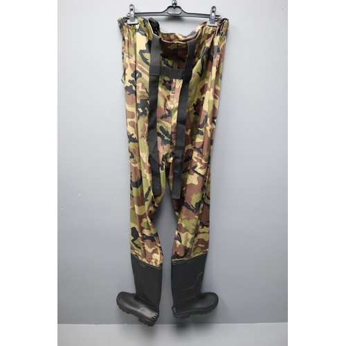 779 - A Pair of Size 9.5 Camo Waders