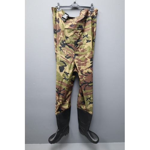 779 - A Pair of Size 9.5 Camo Waders