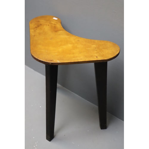 662 - Vintage Kidney Shaped Side Table (20