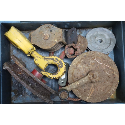 762 - A Selection of Pulley System Parts. Includes Workzone Heavy Duty Power Puller