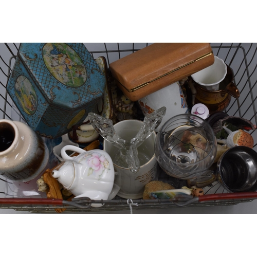 900 - A Selection of Collectables To Include Collectable Tin, West German Vase, Various Animal Figures, An... 