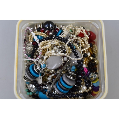 498 - A Selection of Unsorted Beaded Jewellery