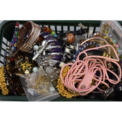 500 - A mixed basket full of unsorted jewellery