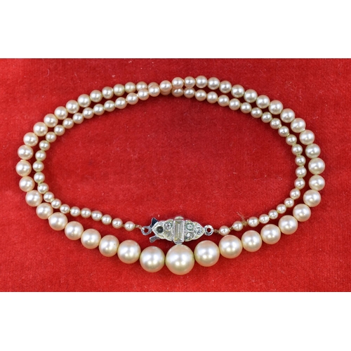 10 - Vintage pearl necklace completed in box (a/f)