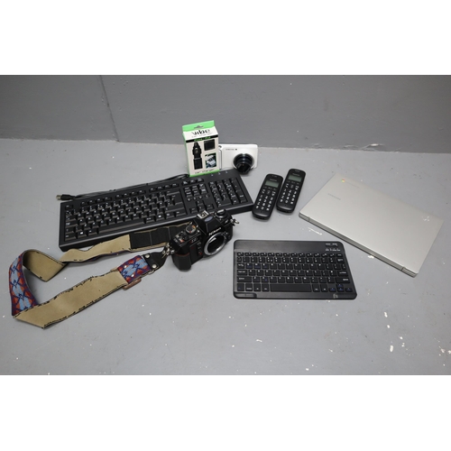 638 - A mixed lot to include car charger, a Samsung Chromebook, a USB keyboard and more