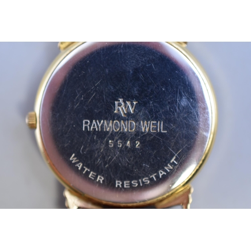 123 - A Raymond Weil Geneve Gents Day/Time Quartz Watch, In Leather Wallet, With Certificate of Guarantee.... 